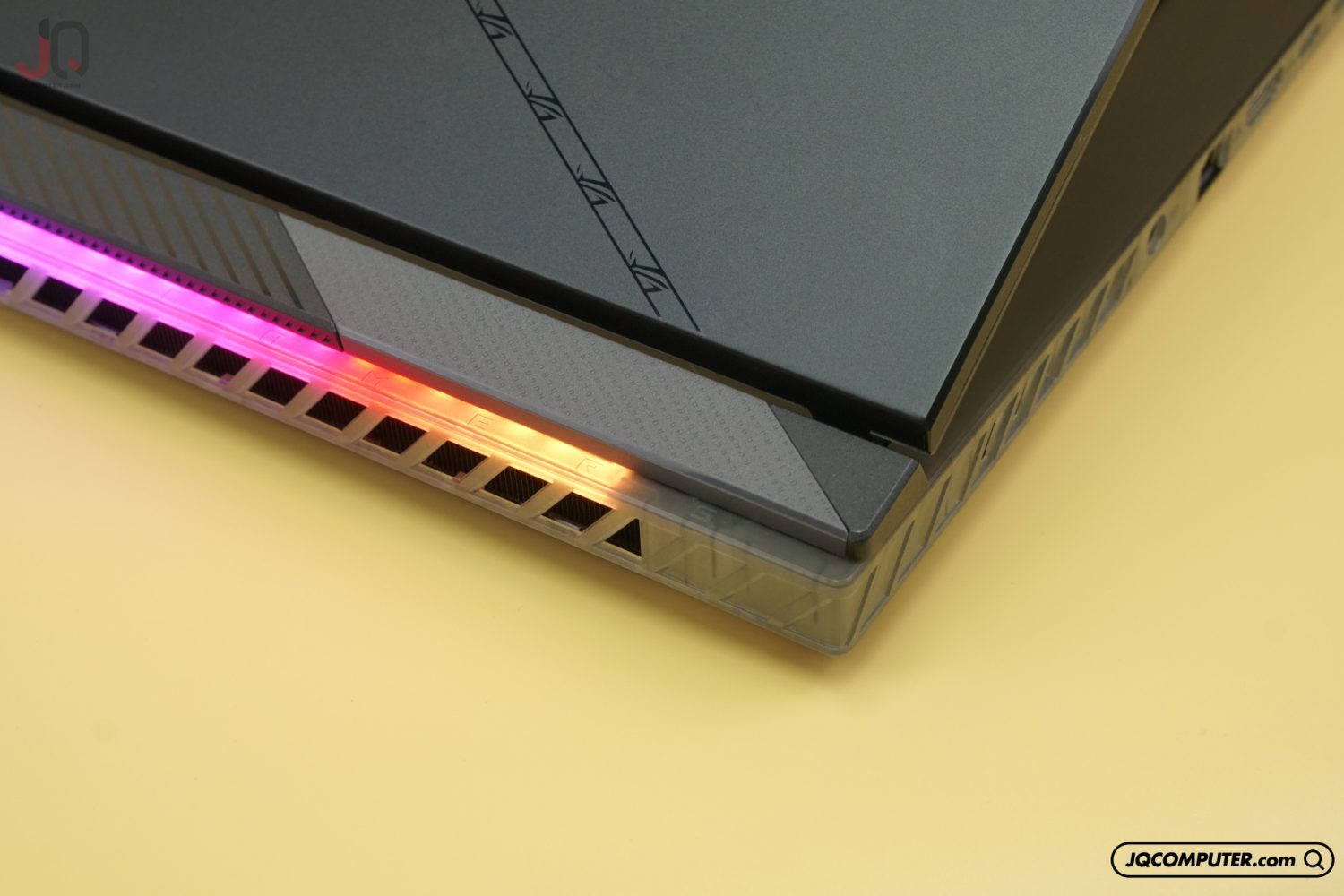 Asus ROG Strix Scar 18 (2023) - Image 21