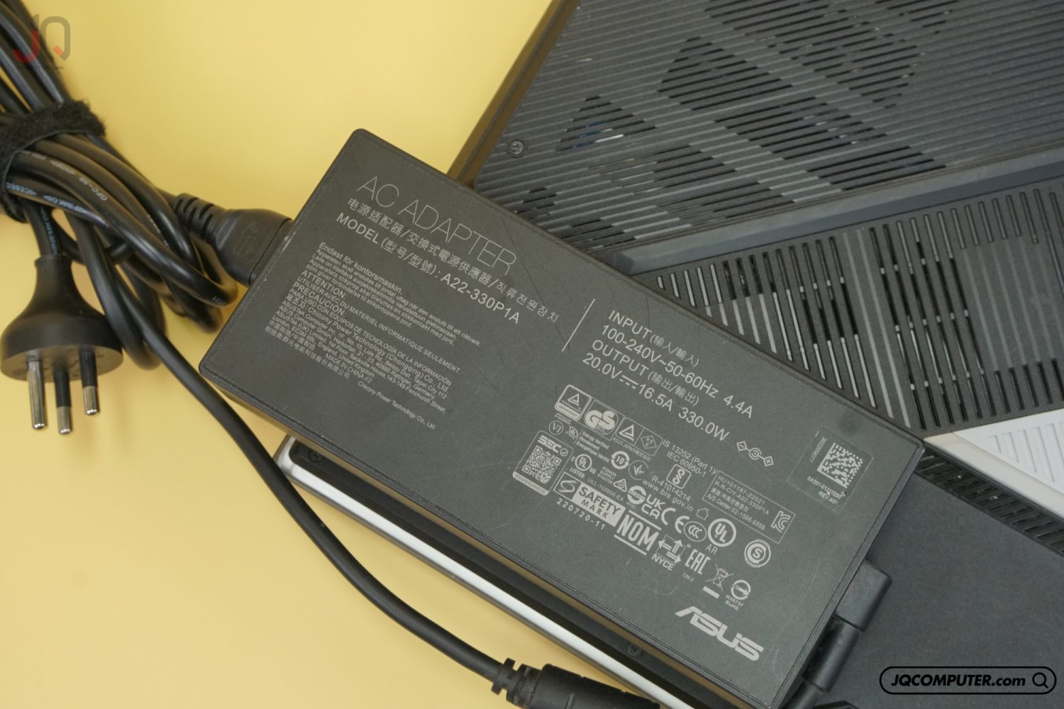 Asus ROG Strix Scar 18 (2023) - Image 23